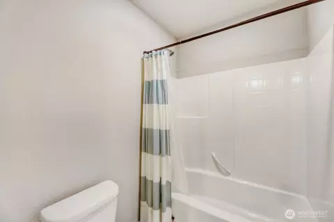 Bath - 18623 39th Dr SE, Bothell, WA 98012 photo 4 of 4
