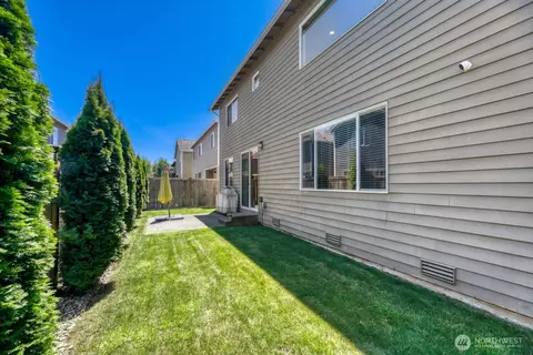 Exterior - 18623 39th Dr SE, Bothell, WA 98012 photo 4 of 5