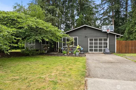 8915 Quinault Dr NE, Olympia, WA 98516