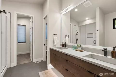 Bath - 1280 Kokanee Loop, Cle Elum, WA 98922 photo 1 of 6