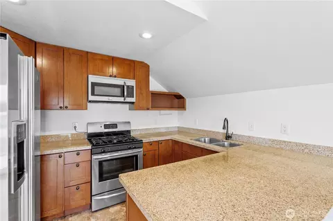 Kitchen - 16405 86th St E, Sumner, WA 98390 photo 4 of 5