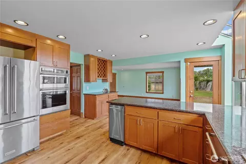 Kitchen - 16405 86th St E, Sumner, WA 98390 photo 2 of 5