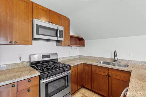 Kitchen - 16405 86th St E, Sumner, WA 98390 photo 5 of 5