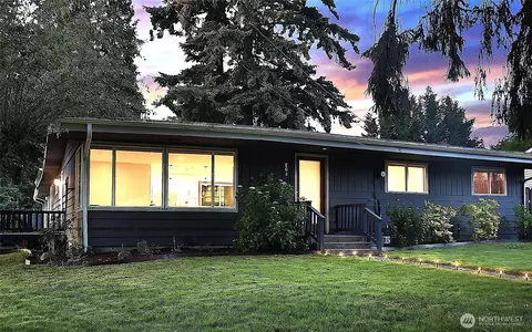 4902 NE 7th Pl, Renton, WA 98059