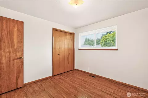 Bedroom - 1209 Florence St, Enumclaw, WA 98022 photo 3 of 7