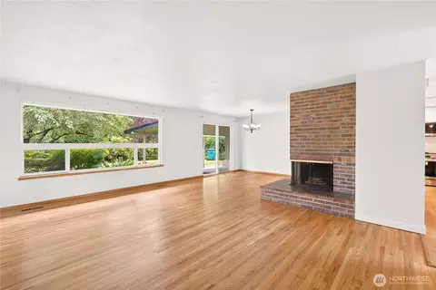 Living - 1209 Florence St, Enumclaw, WA 98022 photo 4 of 6