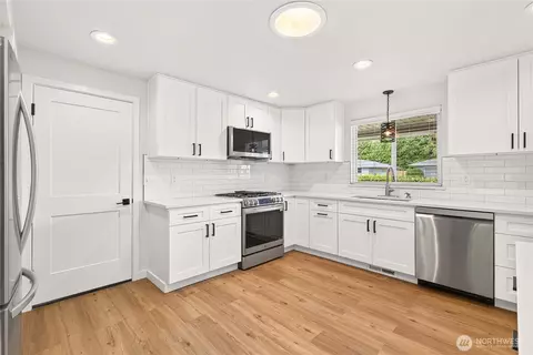 Kitchen - 1209 Florence St, Enumclaw, WA 98022 photo 3 of 3
