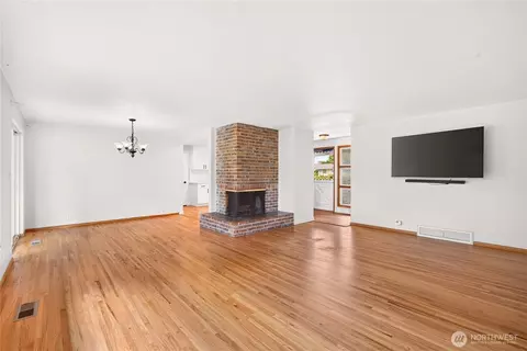 Living - 1209 Florence St, Enumclaw, WA 98022 photo 2 of 6