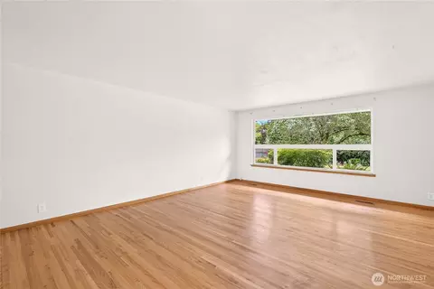 Living - 1209 Florence St, Enumclaw, WA 98022 photo 6 of 6