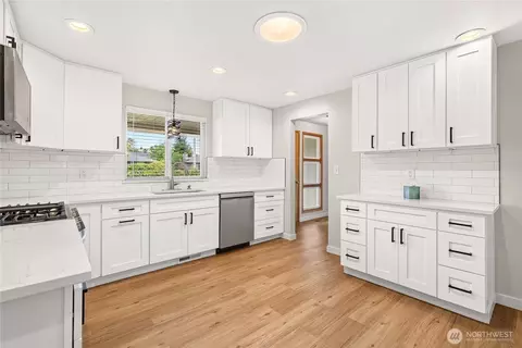 Kitchen - 1209 Florence St, Enumclaw, WA 98022 photo 2 of 3