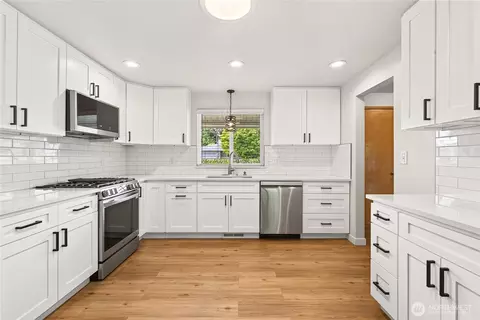 Kitchen - 1209 Florence St, Enumclaw, WA 98022 photo 1 of 3