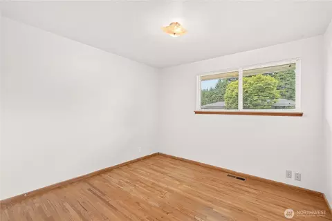 Bedroom - 1209 Florence St, Enumclaw, WA 98022 photo 2 of 7