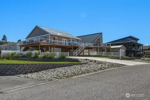 180 E Marine View Pl, Orondo, WA 98843