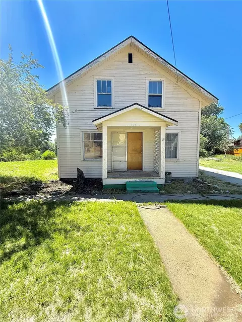 224 Bartlett Ave E, Omak, WA 98841