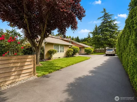 219 7th St NE, Puyallup, WA 98372