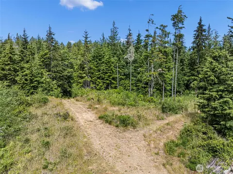 1 Andy Rogers Pl NW, Seabeck, WA 98380