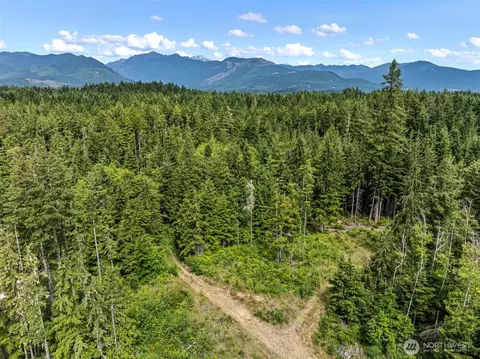 1 Andy Rogers Pl NW, Seabeck, WA 98380