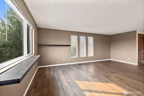 Living - 2516 Rockefeller Avenue Apt A B Ave #A, B, Everett, WA 98201 photo 11 of 12