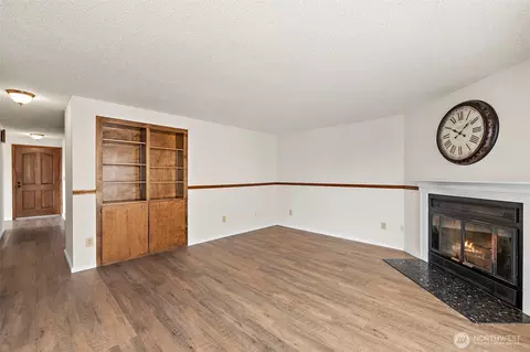 Living - 2516 Rockefeller Avenue Apt A B Ave #A, B, Everett, WA 98201 photo 6 of 12