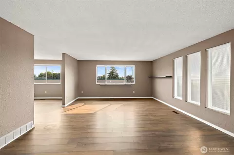 Living - 2516 Rockefeller Avenue Apt A B Ave #A, B, Everett, WA 98201 photo 1 of 12