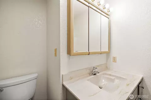 Bath - 2516 Rockefeller Avenue Apt A B Ave #A, B, Everett, WA 98201 photo 2 of 2