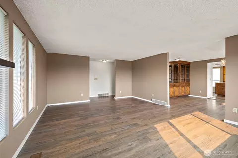 Living - 2516 Rockefeller Avenue Apt A B Ave #A, B, Everett, WA 98201 photo 10 of 12