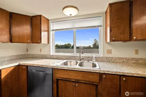 Kitchen - 2516 Rockefeller Avenue Apt A B Ave #A, B, Everett, WA 98201 photo 4 of 6
