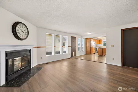 Living - 2516 Rockefeller Avenue Apt A B Ave #A, B, Everett, WA 98201 photo 2 of 12