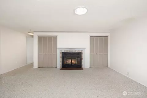 Living - 2516 Rockefeller Avenue Apt A B Ave #A, B, Everett, WA 98201 photo 12 of 12