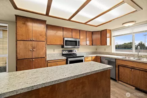 Kitchen - 2516 Rockefeller Avenue Apt A B Ave #A, B, Everett, WA 98201 photo 3 of 6