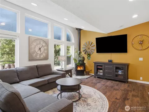 Living - 17023 76th Street Ct E, Sumner, WA 98390 photo 2 of 3