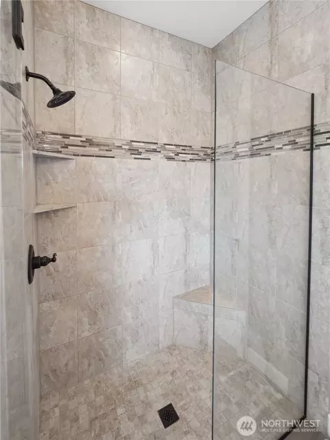 Bath - 3420 Mchugh Pl, Enumclaw, WA 98022 photo 3 of 7