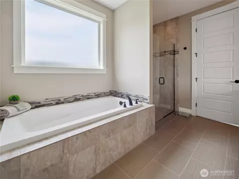 Bath - 3420 Mchugh Pl, Enumclaw, WA 98022 photo 2 of 7