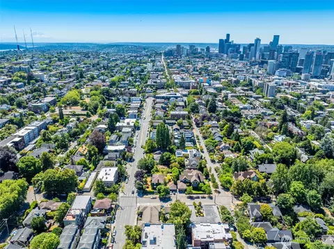 View/Area - 910 E Prospect St, Seattle, WA 98102 photo 2 of 2