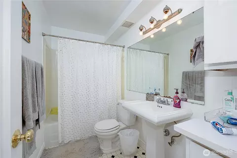 Bath - 910 E Prospect St, Seattle, WA 98102 photo 1 of 2