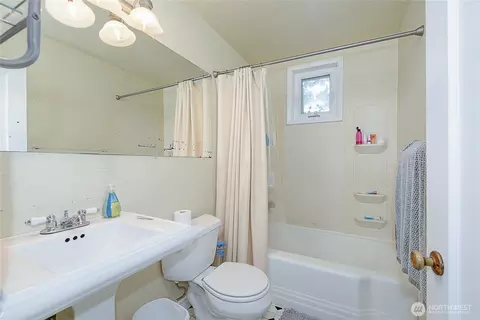 Bath - 910 E Prospect St, Seattle, WA 98102 photo 2 of 2