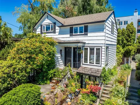 Exterior - 910 E Prospect St, Seattle, WA 98102 photo 2 of 4