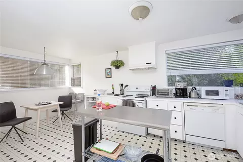 Kitchen - 910 E Prospect St, Seattle, WA 98102 photo 2 of 4