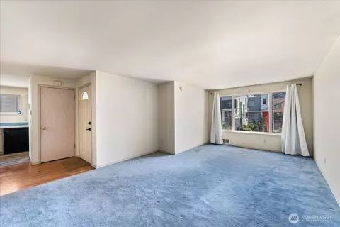 Living - 917 28th Ave S, Seattle, WA 98144 photo 2 of 5