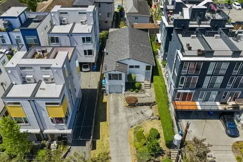 View/Area - 917 28th Ave S, Seattle, WA 98144 photo 1 of 6