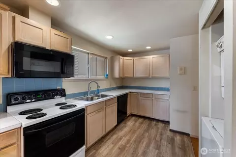 Kitchen - 917 28th Ave S, Seattle, WA 98144 photo 2 of 3