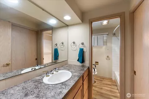 Bath - 917 28th Ave S, Seattle, WA 98144 photo 2 of 2