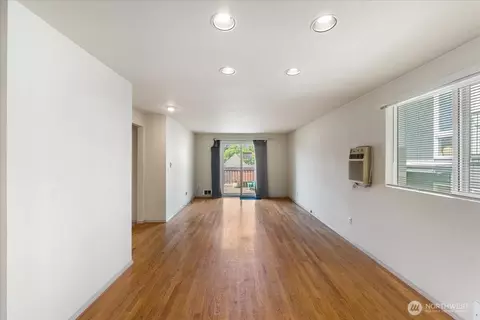 Living - 917 28th Ave S, Seattle, WA 98144 photo 3 of 5