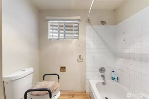 Bath - 917 28th Ave S, Seattle, WA 98144 photo 1 of 2