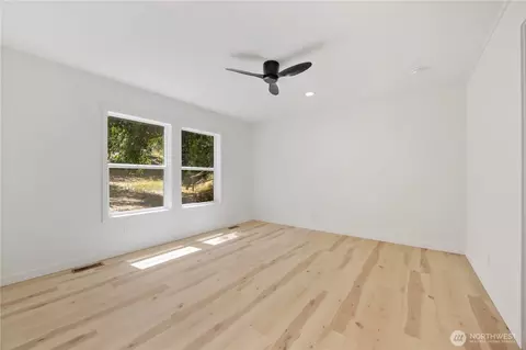329 E Franklin St, Chelan, WA 98816 photo 9