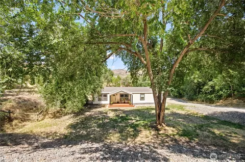 329 E Franklin St, Chelan, WA 98816 photo 3