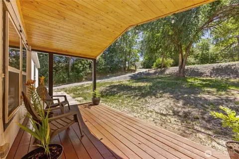 329 E Franklin St, Chelan, WA 98816