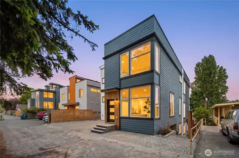 3035 A 21st Ave W, Seattle, WA 98199
