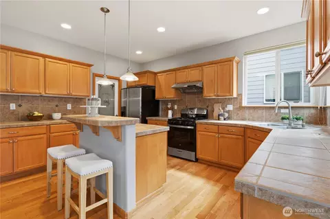 Kitchen - 24012 21st Ave W, Bothell, WA 98021 photo 2 of 5