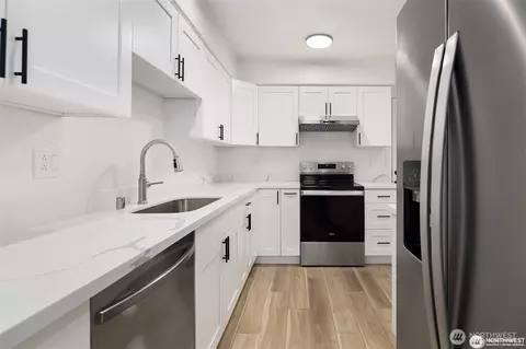 Kitchen - 9 76th St SE, Everett, WA 98203 photo 2 of 2